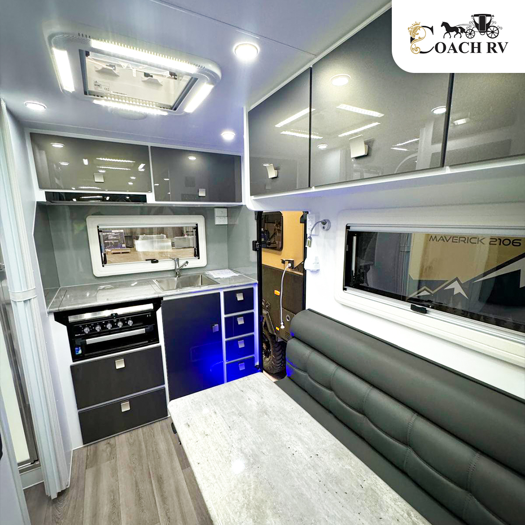 Coach Rear Design 16.7FT Rear Door, On road - Coach RV