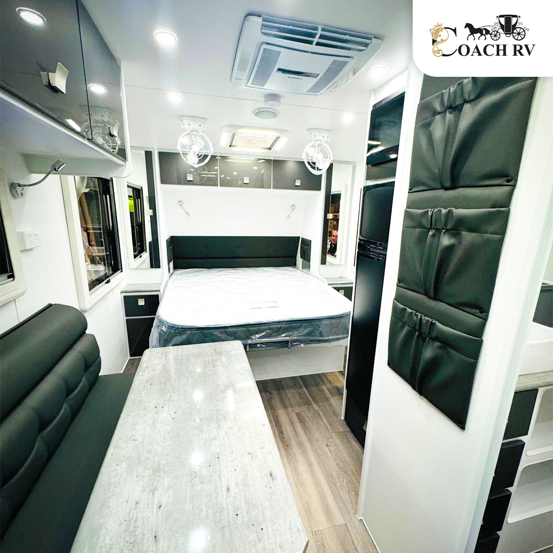Coach Rear 16.7FT Rear Door, On road - Coach RV